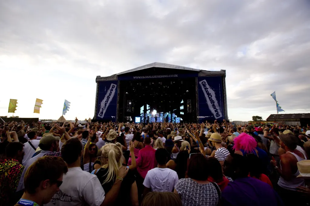 Festivalgoers and atmosphere at Global Gathering 2009